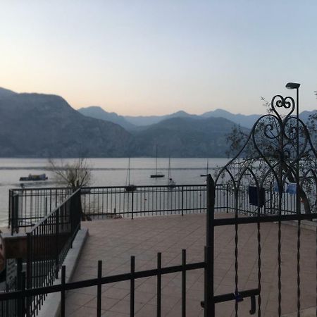 Casa Ines Fronte Lago Brenzone sul Garda Buitenkant foto