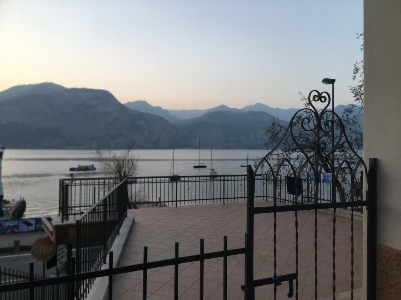 Casa Ines Fronte Lago Brenzone sul Garda Buitenkant foto