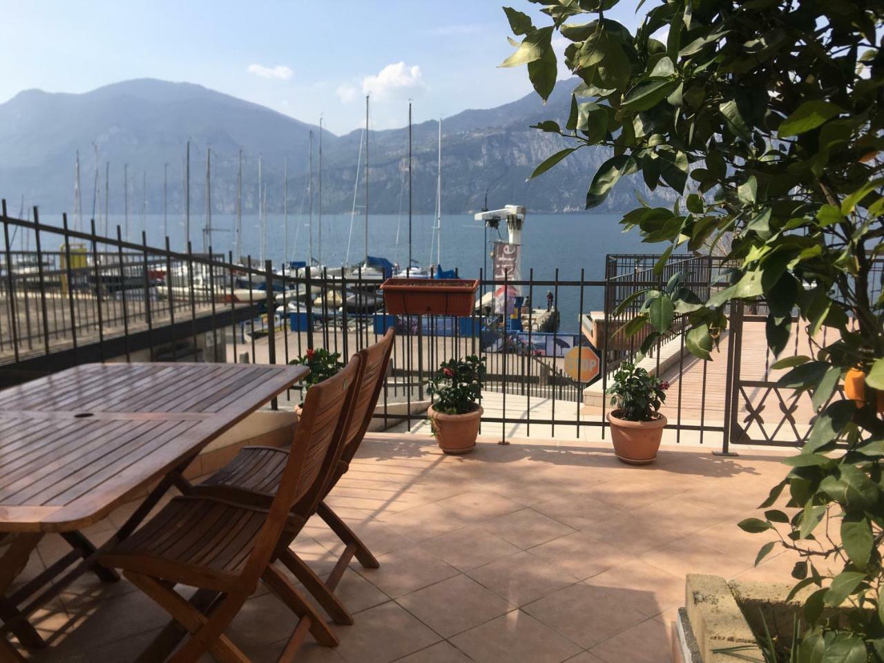 Casa Ines Fronte Lago Brenzone sul Garda Buitenkant foto