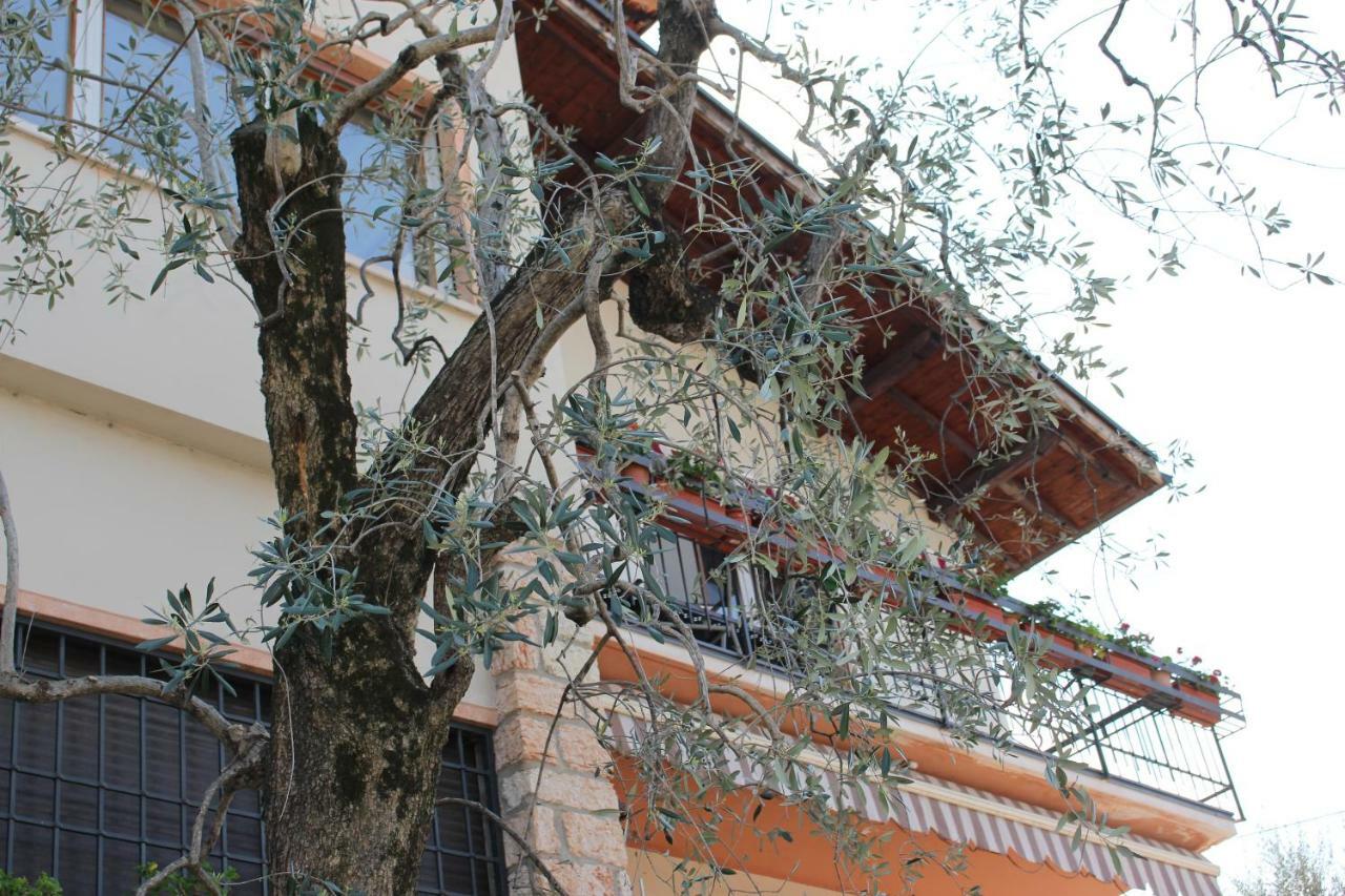 Casa Ines Fronte Lago Brenzone sul Garda Buitenkant foto