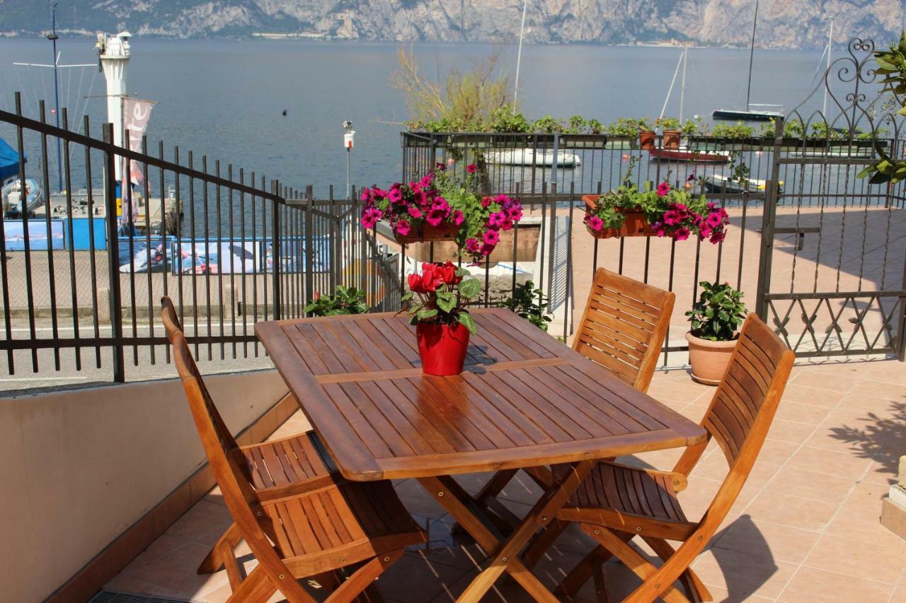 Casa Ines Fronte Lago Brenzone sul Garda Buitenkant foto