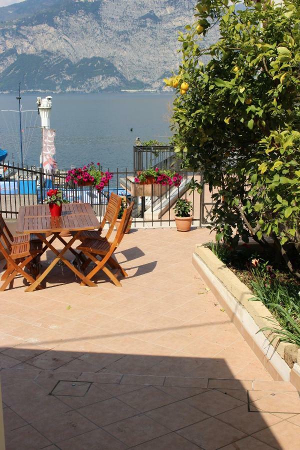 Casa Ines Fronte Lago Brenzone sul Garda Buitenkant foto